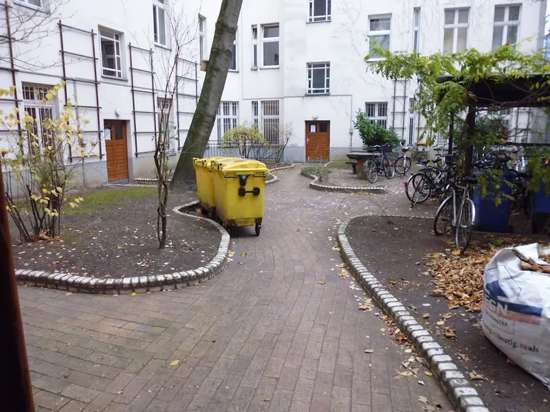 +++Kleine 1-Zimmer Altbauwohnung mitten im Neuköllner Kiez+++ — photo 1